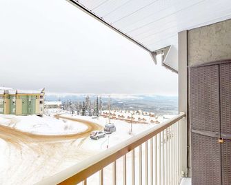Snow Ghost Inn 326 - Big White - Balcón