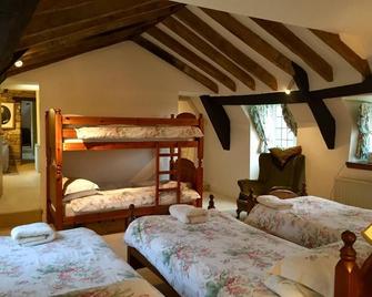 Spacious historic 17th Century Cotswolds Cottage for all Seasons - Burford - Bedroom