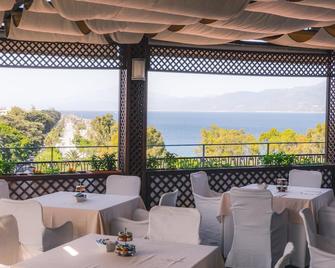 Grand Hotel Excelsior - רג'יו קלבריה - מסעדה