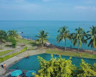 The West Cove Hotel - Anyar