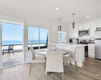Luxury Beachfront Villa - Villa G - Carlsbad - Kitchen