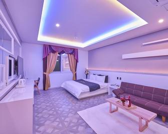 Gwangju Cheomdan Top Hotel - Gwangju - Bedroom