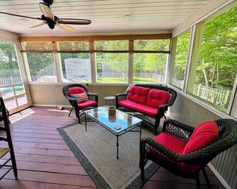 GC Adorable home 20 minutes from CannonFranconia Notch Fire Pit wifi laundry Pet friendly - Franconia - Soggiorno