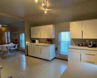 Cozy 2-bedroom apartment in Warren with AC, WiFi - Warren - Cocina