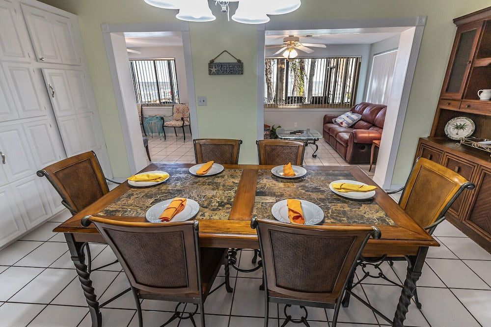 Relax by Lake Eustis in your cozy 2-bedroom retreat.10%discount for 7 day rental - Tavares - Jídelna