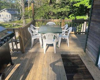 Rustic ski chalet in the heart of North Conway off West Side Road - Conway - Balcon