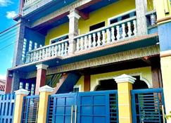 Cozy Studio Unit,A/C with Wifi and Free Parking - Virac - Building