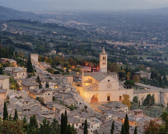 La Rocca - Assisi - Κτίριο