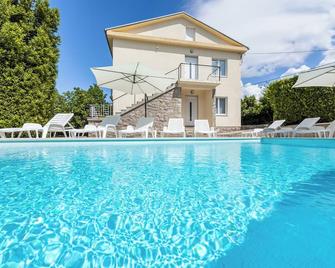 Joy Comfortable Holiday Residence - Jadranovo - Piscine