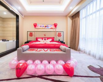 Yufeng International Hotel - Heyuan - Camera da letto