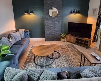 The View Sandbach - Sandbach - Living room