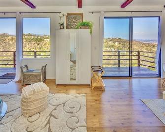 Hilltopia- Perfect Retreat W/ Epic Views! - Los Angeles - Pokój dzienny