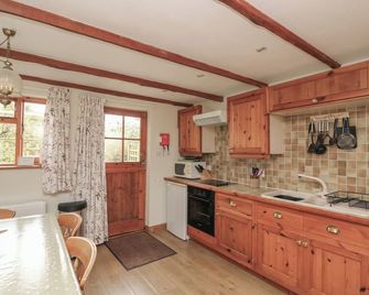 Vine Cottage - Salcombe - Kitchen
