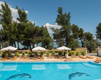 Hotel Rema - Βουρβουρού - Πισίνα
