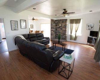 Enjoyable 3-bedroom house with WiFi in charming Westport - Clatskanie - Sala de estar