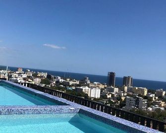 Stylish city condo w/ Pool & Gym panoramic views - Santo Domingo - Piscina