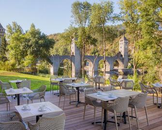 Best Western PLUS Hotel Divona Cahors - Каор - Патіо