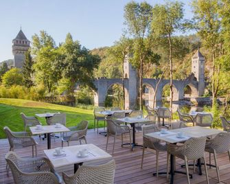 Best Western Plus Hotel Divona Cahors - Cahors - Patio