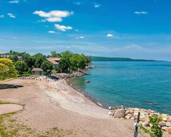 Enjoy a Spring getaway, close to trails - Meaford