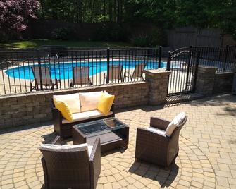 Contemporary Home w/Pool mins from Saratoga/Track - Ballston Spa - Pool