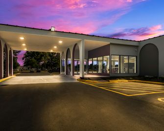 Red Roof Inn & Conference Center Chicago - Aurora Fox Valley - Aurora - Gebouw