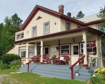 Brookside Motor Inn - Upper Jay - Gebäude