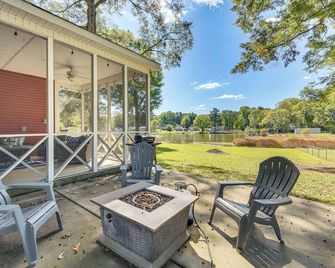 Lakeside Bungalow at Cedar Pines Lake - Lancaster - Patio