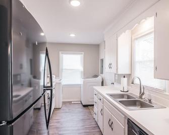 Cozy House in Gallatin City Limits - Gallatin - Kitchen