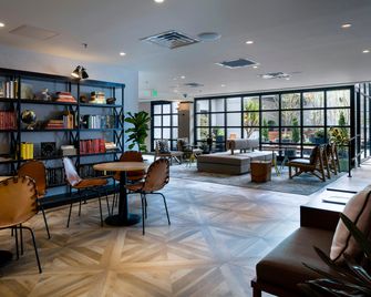 Freepoint Hotel Cambridge, Tapestry Collection by Hilton - Cambridge - Lounge