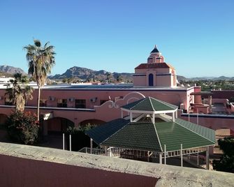 Los Jitos Hotel & Suites - San Carlos - Venkovní prostory
