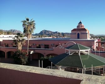 Los Jitos Hotel & Suites - San Carlos - Außenansicht