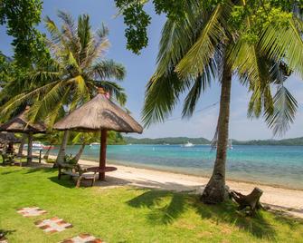 Atlantis Dive Resort Puerto Galera - Puerto Galera - Beach