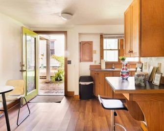 Belong Downtown 1br 1ba - Gainesville - Dining room