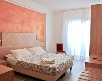 Hotel Bologna - Ліньяно-Сабб'ядоро - Спальня