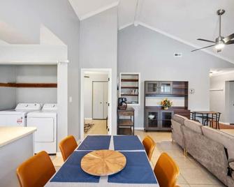 Wildwood Sanctuary Hubert - Hubert - Dining room