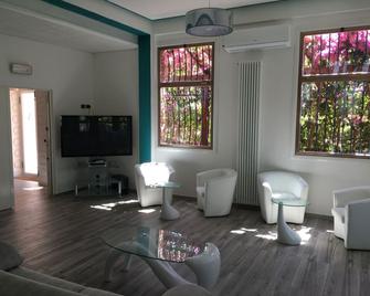 Hotel Astoria - Bordighera - Living room