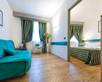 West Point Airport Hotel - Dossobuono - Camera da letto