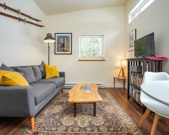 Suite for two at Red Mountain Resort! - Rossland - Living room