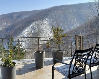 Turkish Retreat - İnegol - Varanda