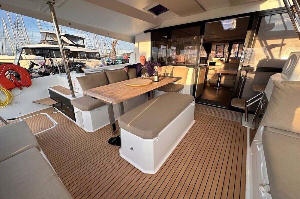EDEN modern catamaran for 2 to 8 p. at the dock - הייר - מסעדה