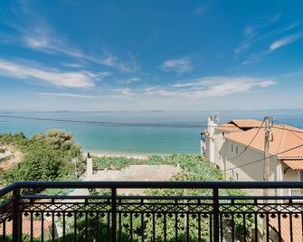 Classic one bedroom Hooneymoon Suite n17 - Poros - Balkon