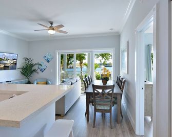 4-Bed, 3-Bath Waterfront Condo At Bayfront Suites & Marina - No Cleaning Fee - קי ווסט - חדר אוכל