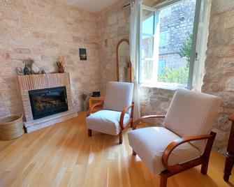 Historic Piazza House & Romantic Garden - Hvar - Salon
