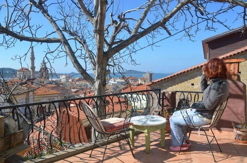 تاكسياهيز بنسيون - ايفاليك - شرفة