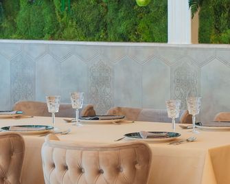 W Regal Boutique Hotel&Spa - Mamaia - Ravintola