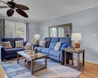 Lagoon Villas 21 by Wild Dunes, with Amenities - Isle of Palms - Huiskamer