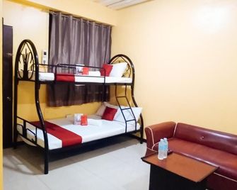 RedDoorz near Baclay Drive Super Metro - Cebu