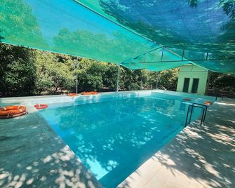 Dev Farm Sasan Gir - Sasan Gir - Zwembad