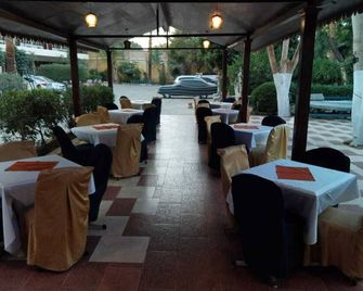 Rezeiky hotel and camp Luxor - Luxor - Restaurant