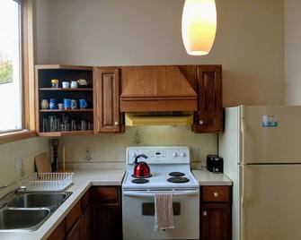 Hotel Wolfe Island - Kingston - Kitchen
